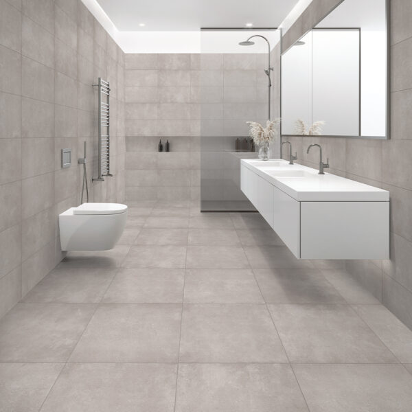 Albendo, vloeren specialist - Minimalistische badkamer met Vloertegel / Wandtegel Benelux Light 90x90cm tegels, een zwevende witte dubbele wastafel, grote spiegel, wandtoilet, inloopdouche met glazen wand, handdoekenwarmer. Neutrale tinten en moderne stijl.