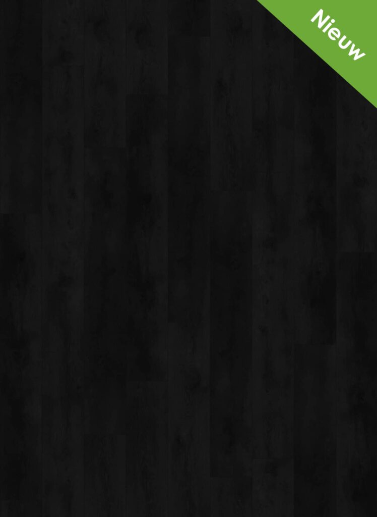 Albendo, vloeren specialist - Een donker, bijna zwart oppervlak met een houtstructuur dat op planken lijkt, vertegenwoordigt de Click PVC 7002 (Rigid Click) Valley Oak Cinnamon (kopie); rechtsboven staat in een groene driehoek "Nieuw" in witte Nederlandse tekst.