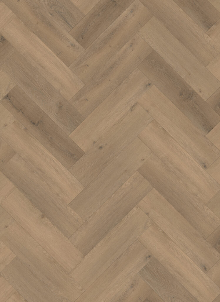 Albendo, vloeren specialist - Click PVC Visgraat 5400 (Rigid Click) Prestige Eik Naturel heeft een lichtbruin visgraatpatroon met natuurlijke nerven en knoesten op elke plank voor een authentieke houtlook.